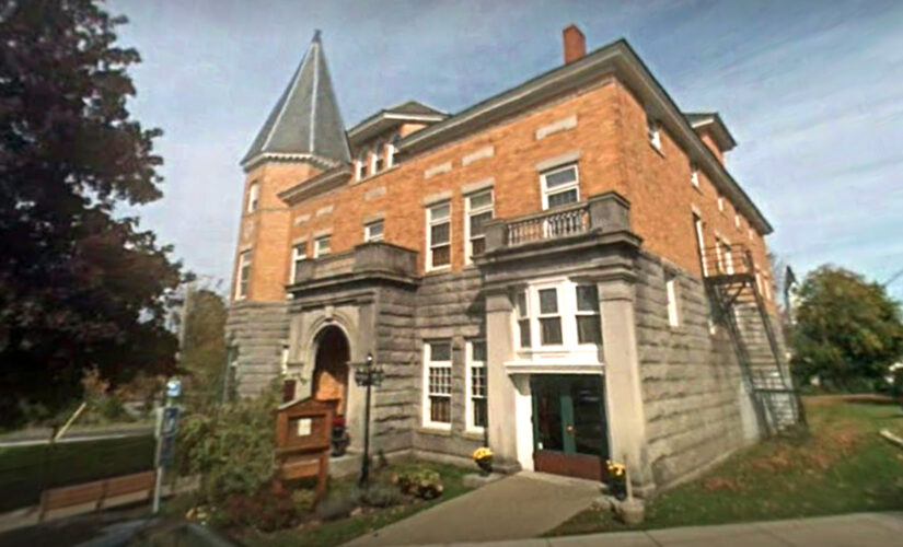 7 immigrants sent back to Canada after using library lawn to enter US illegally