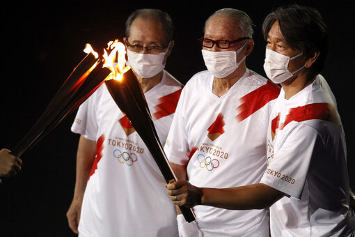 Hideki Matsui, Sadaharu Oh serve as Olympic torch bearers at opening ceremony