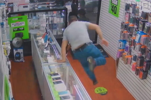 Wild video shows employee at NYC store jump counter in attempt to stop crooks
