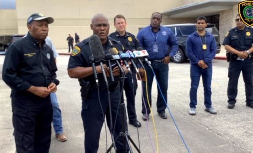 Houston police officer shot responding to dispute over parking spot