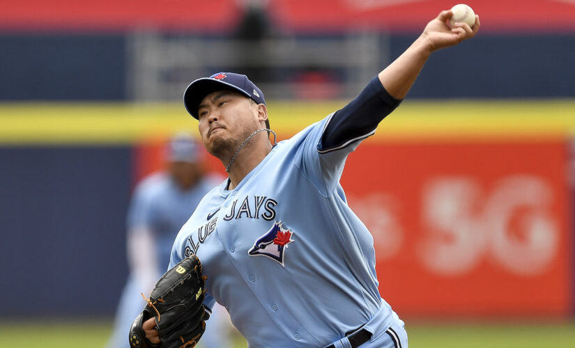 Ryu spins 3-hitter, Jays beat Rangers 5-0 in 1st game of DH