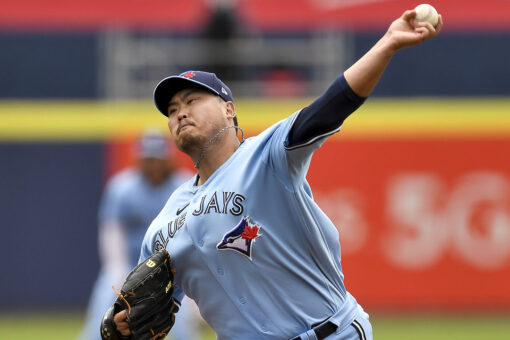 Ryu spins 3-hitter, Jays beat Rangers 5-0 in 1st game of DH