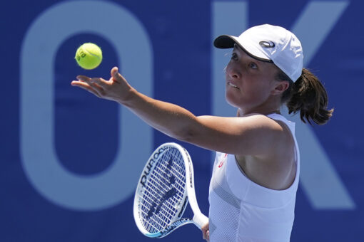 Swiatek, daughter of an Olympian, wins Tokyo tennis opener