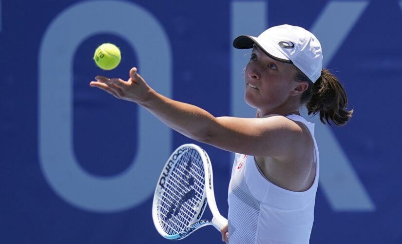 Swiatek, daughter of an Olympian, wins Tokyo tennis opener