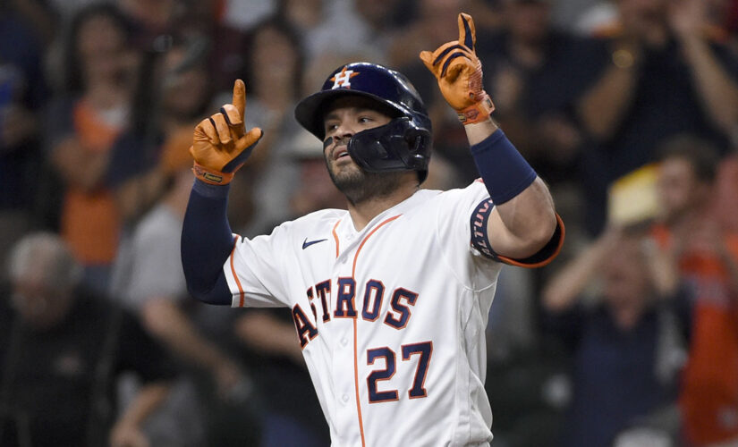 Altuve, Tucker homer to lead Astros over Athletics 4-3