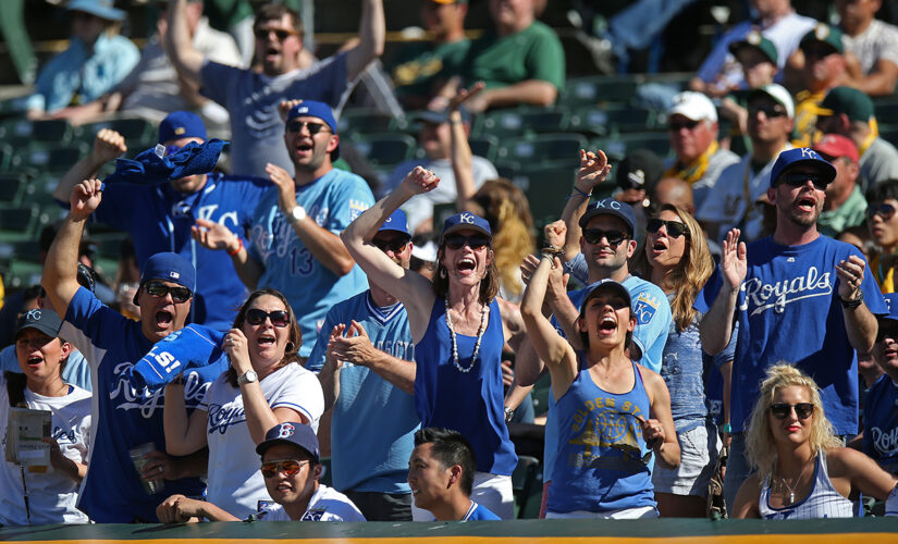 Kansas City Royals fan heats up internet with flaming wallet