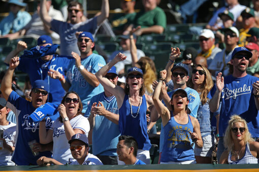Kansas City Royals fan heats up internet with flaming wallet