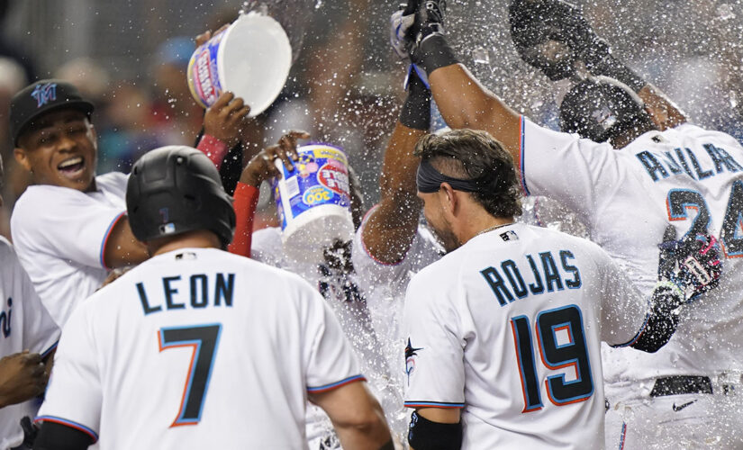 Aguilar’s 3-run HR in 9th sends Marlins past Dodgers 9-6