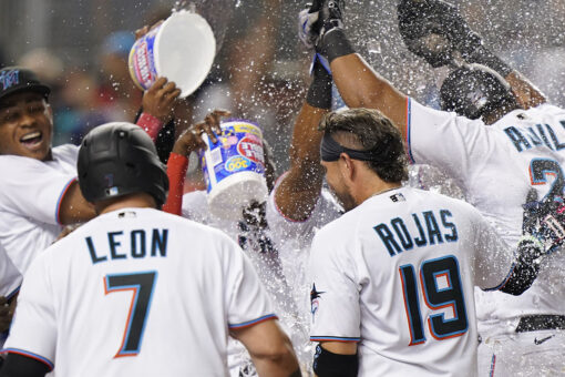 Aguilar’s 3-run HR in 9th sends Marlins past Dodgers 9-6
