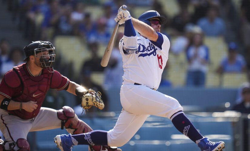 Muncy hits 3-run walk-off HR, Dodgers beat Diamondbacks 7-4