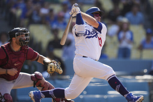 Muncy hits 3-run walk-off HR, Dodgers beat Diamondbacks 7-4