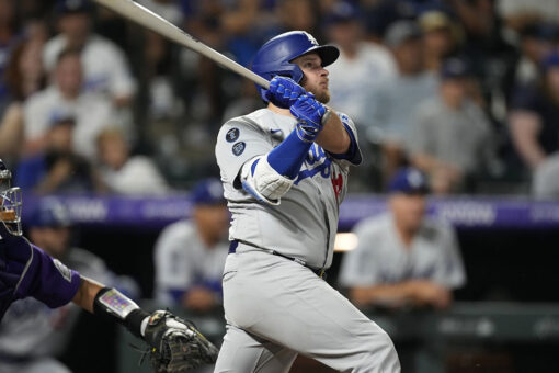 Muncy hits 2 HRs, Buehler wins 10th as Dodgers beat Rockies