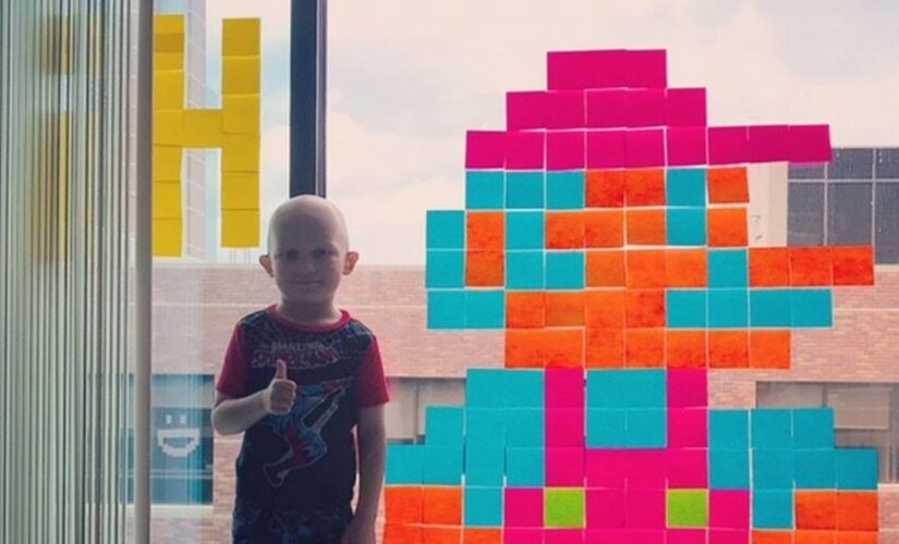 5-year-old fighting cancer uses sticky note art to make friends through hospital window