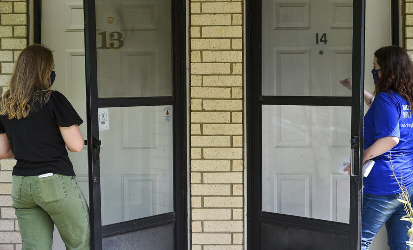 City, nonprofit canvassers go door-to-door promoting COVID-19 vaccines amid delta variant surge