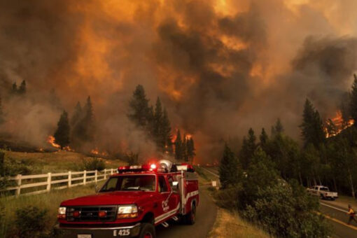 California fire prompts evacuations; Oregon blaze balloons