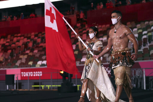Tonga’s Olympics flag bearer Pita Taufatofua is oiled up, shirtless and has social media swooning again