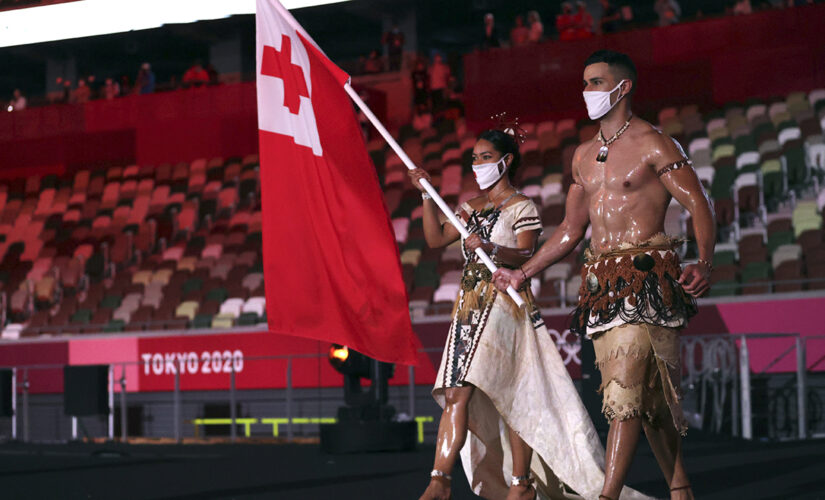 Tonga’s Olympics flag bearer Pita Taufatofua is oiled up, shirtless and has social media swooning again