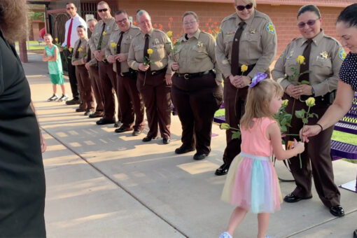 Arizona deputies escort late officer’s daughter to first day of school