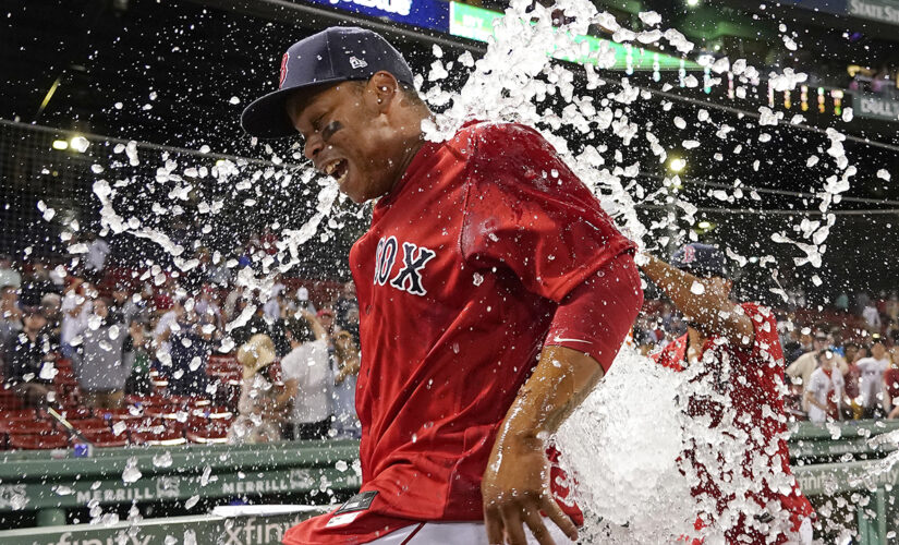 Devers homers twice, bullpen strong as Red Sox top Yanks 6-2