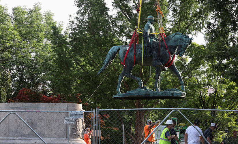 Confederate Robert E. Lee, Stonewall Jackson statues in Charlottesville officially removed