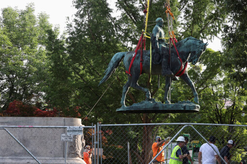 Confederate Robert E. Lee, Stonewall Jackson statues in Charlottesville officially removed