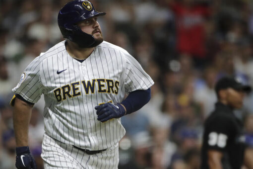 Tellez homers twice to help Brewers beat White Sox 6-1