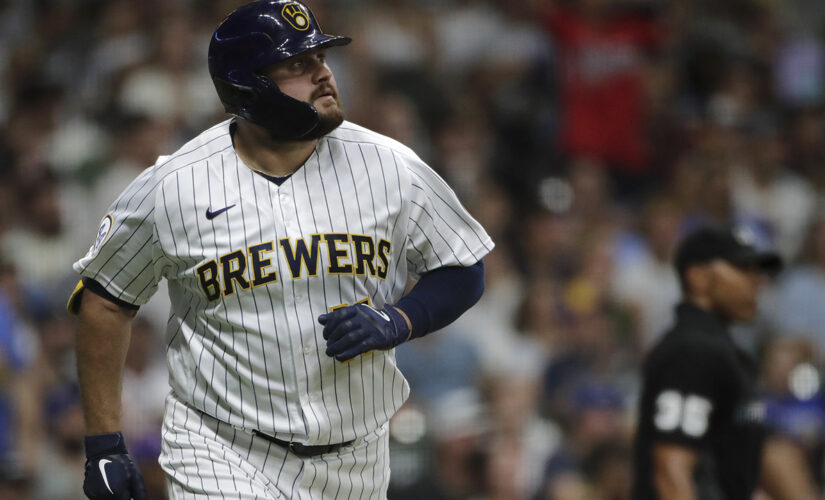 Tellez homers twice to help Brewers beat White Sox 6-1