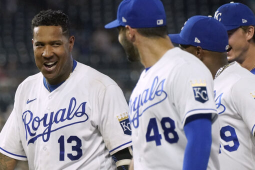 Pérez’s RBI single caps 4-run 9th as Royals beat Reds 7-6