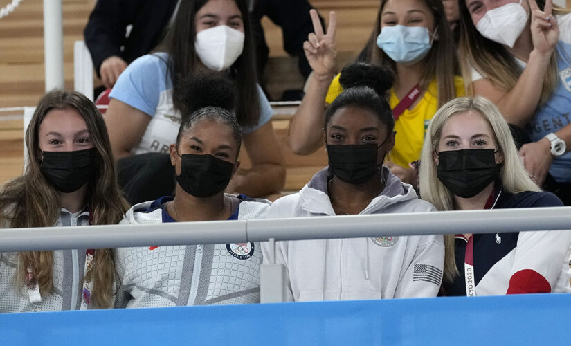 Simone Biles cheers on teammates in Tokyo Olympics’ individual all-around gymnastics final