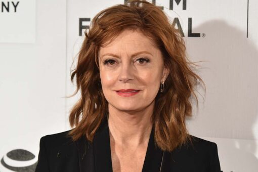 Susan Sarandon protests outside of AOC’s office: ‘We’re losing hope here that you represent us’
