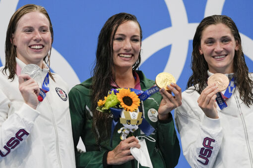 South African sets world swim record; Aussies add 6th gold