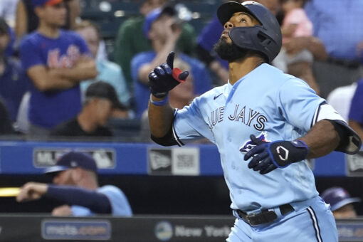 Hernández hits 2 of Toronto’s 5 homers in 10-3 win over Mets