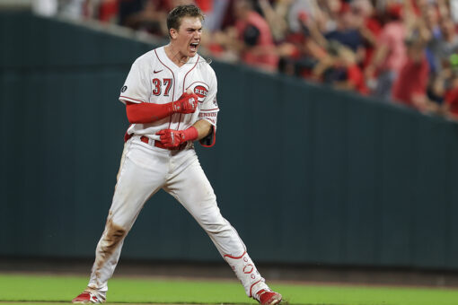 Farmer, Stephenson rally Reds past Padres 5-4 in 9th