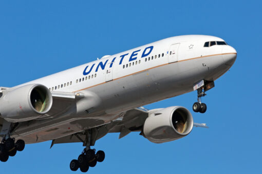 United Airlines evacuates plane ready for take off after multiple passengers receive ominous text message