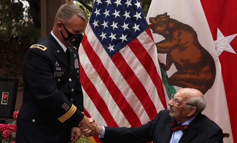 California WWII vet receives bronze medal 75 years after it was awarded