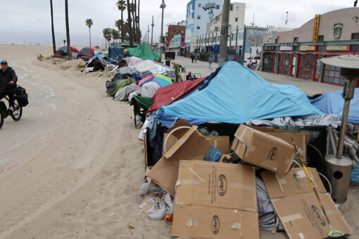 Los Angeles city council passes ordinace limiting homeless encampments amid frustration from residents