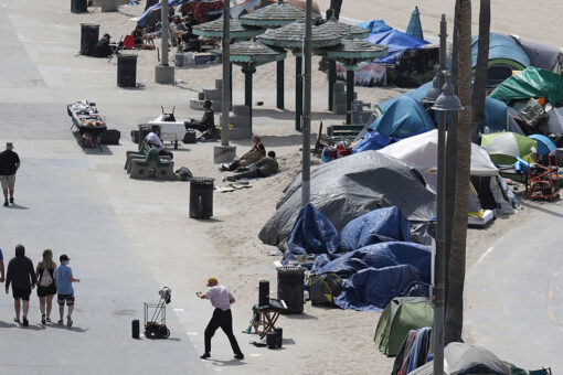 Brawl breaks out on Venice Beach Boardwalk