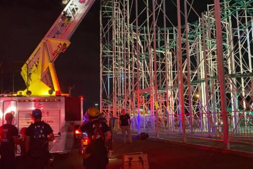 Texas firefighters rescue 8 teens stuck at top of New Mexico roller coaster for 2 hours