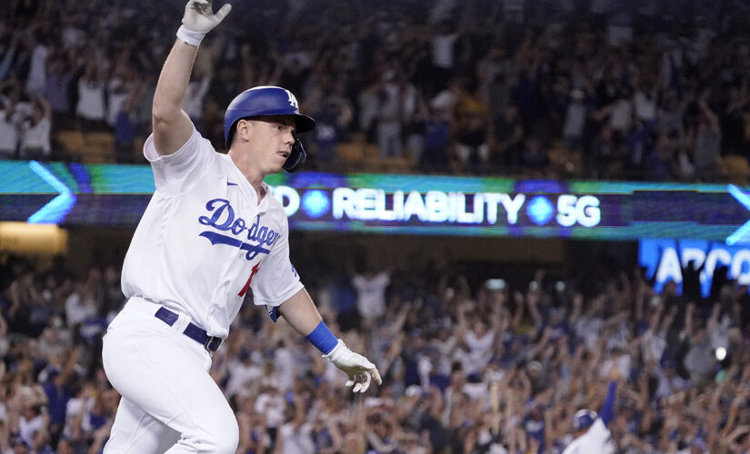 Smith’s pinch 3-run HR in 9th rallies Dodgers past Giants