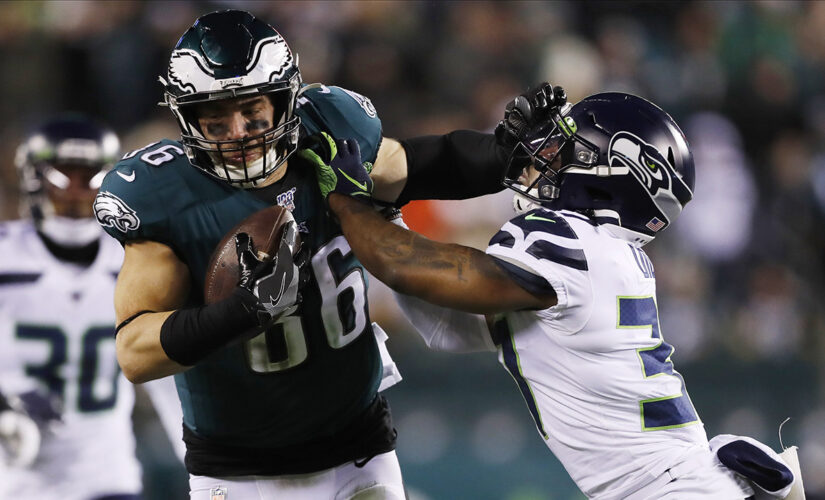 Despite teary goodbye to fans, Ertz remains in Philly