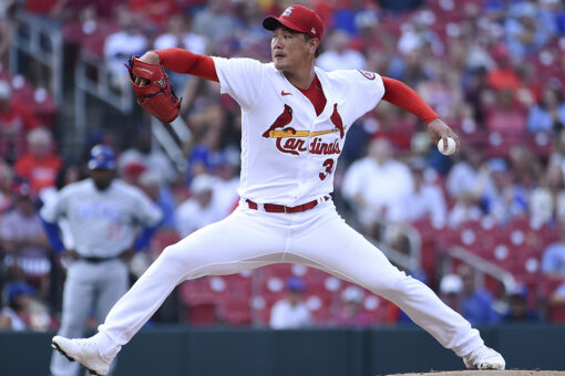 Kim earns 5th straight win on birthday, Cards beat Cubs 3-2
