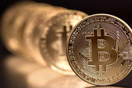 Bitcoin price hovers around $40,000