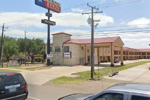 Texas police learn COVID-positive illegal immigrants sent to local hotels, after Whataburger encounter