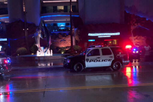 Houston aquarium shooting leaves 2 dead, including suspect and 1 hurt