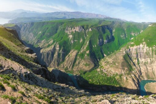 2 women flung into canyon by malfunctioning swing in Russia, but miraculously survive, video shows
