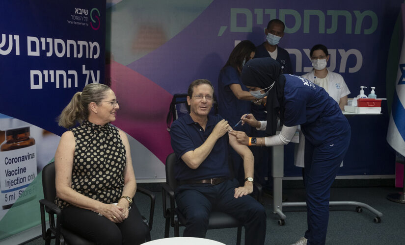 Israeli president kicks off COVID-19 vaccine booster campaign