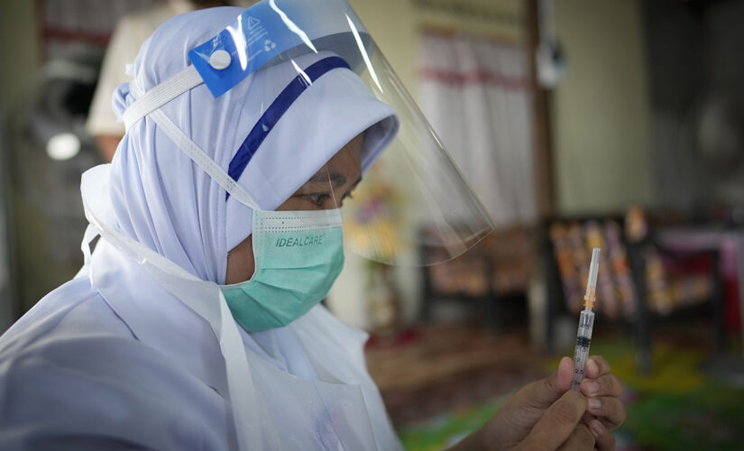 Malaysia shuts COVID-19 vaccination center after 204 staff infected