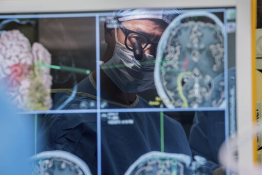 Device taps brain waves to help paralyzed man communicate