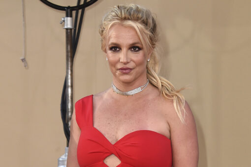 Britney Spears shows off toned bikini body amid conservatorship battle