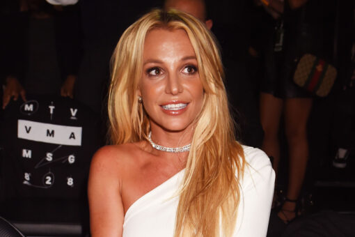 Britney Spears sings ‘Lonely’ with boyfriend Sam Asghari after family drama